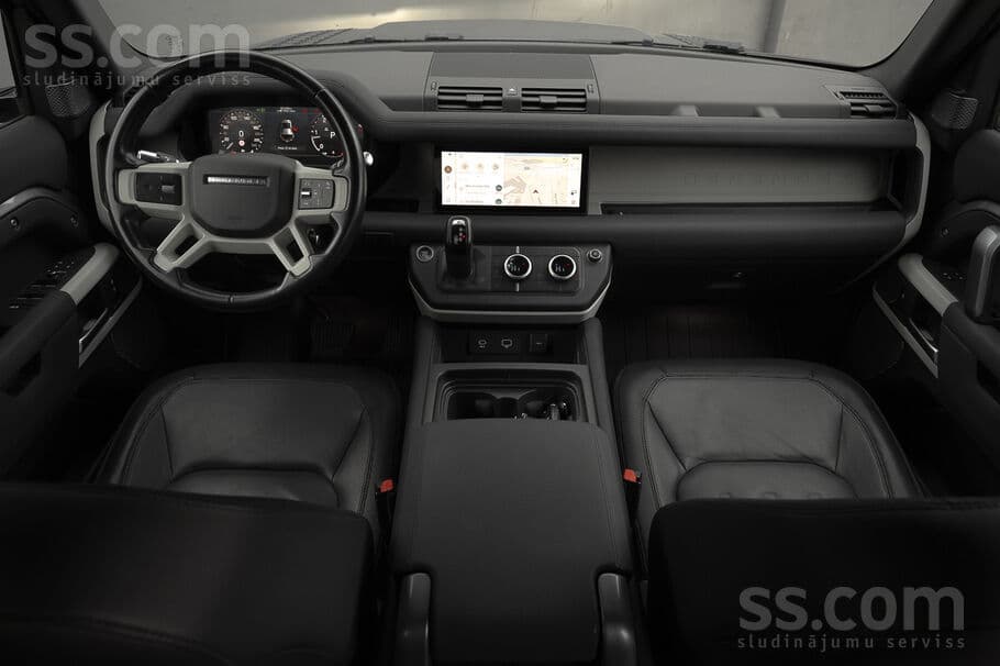 Land Rover Defender (2021) — 8/20