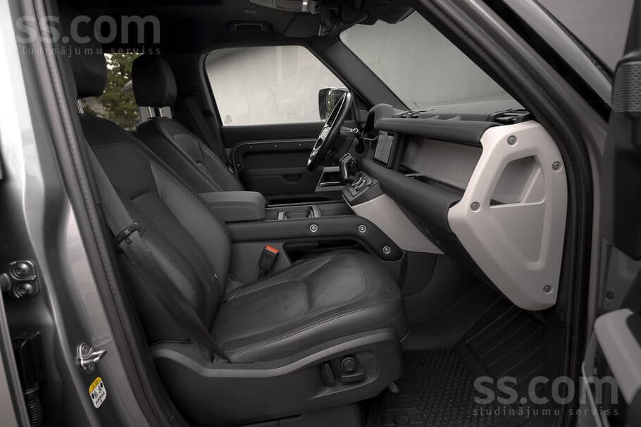 Land Rover Defender (2021) — 10/20