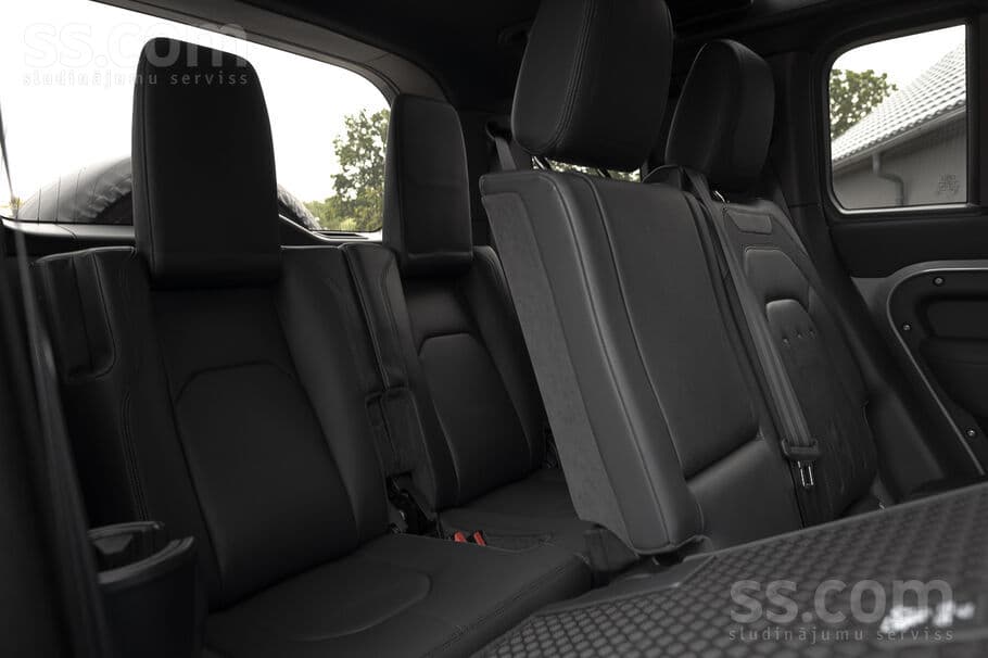 Land Rover Defender (2021) — 13/20