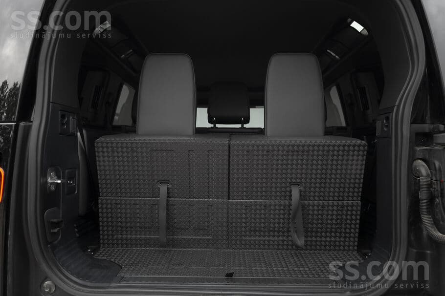 Land Rover Defender (2021) — 14/20