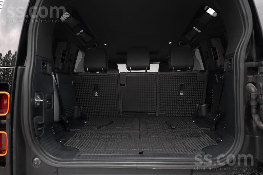 Land Rover Defender (2021) — 15/20