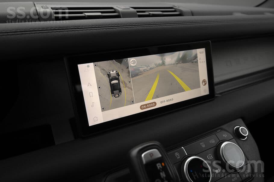 Land Rover Defender (2021) — 18/20