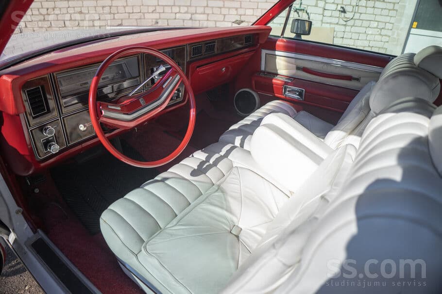 Lincoln Town Car (1979) — 4/16
