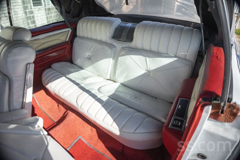 Lincoln Town Car (1979) — 5/16