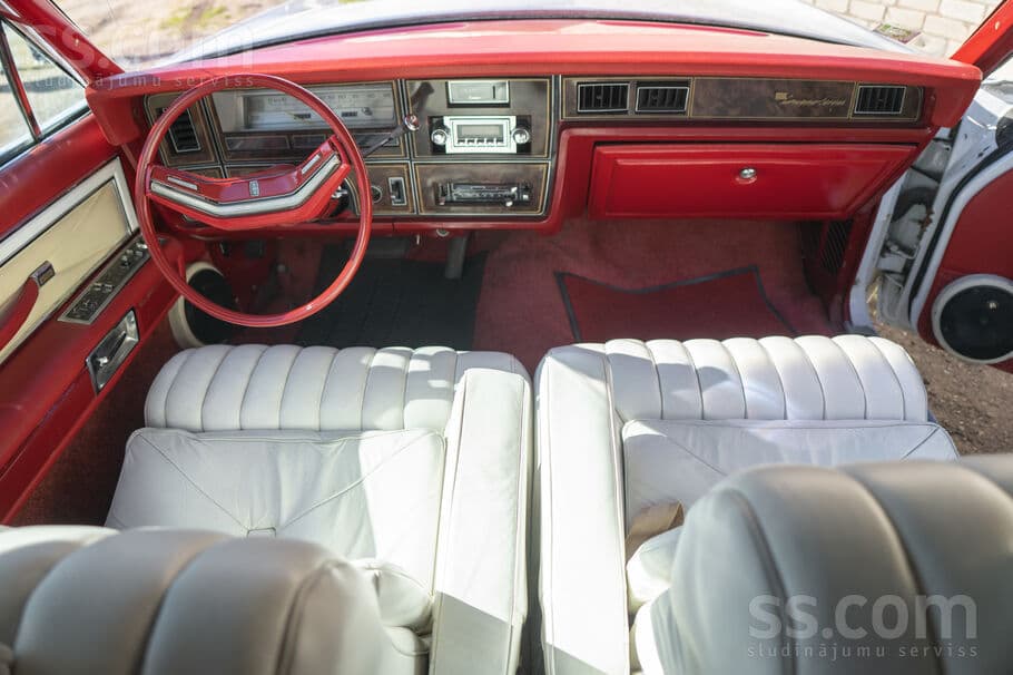 Lincoln Town Car (1979) — 8/16