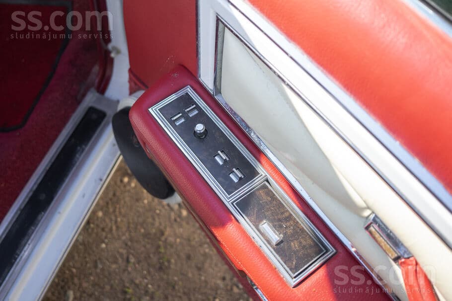 Lincoln Town Car (1979) — 12/16