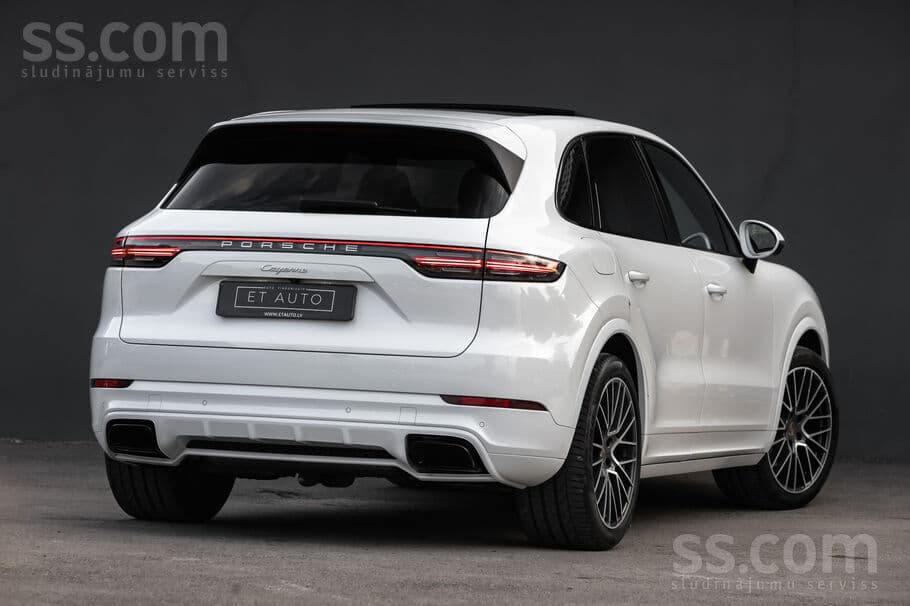 Porsche Cayenne (2018) — 8/20