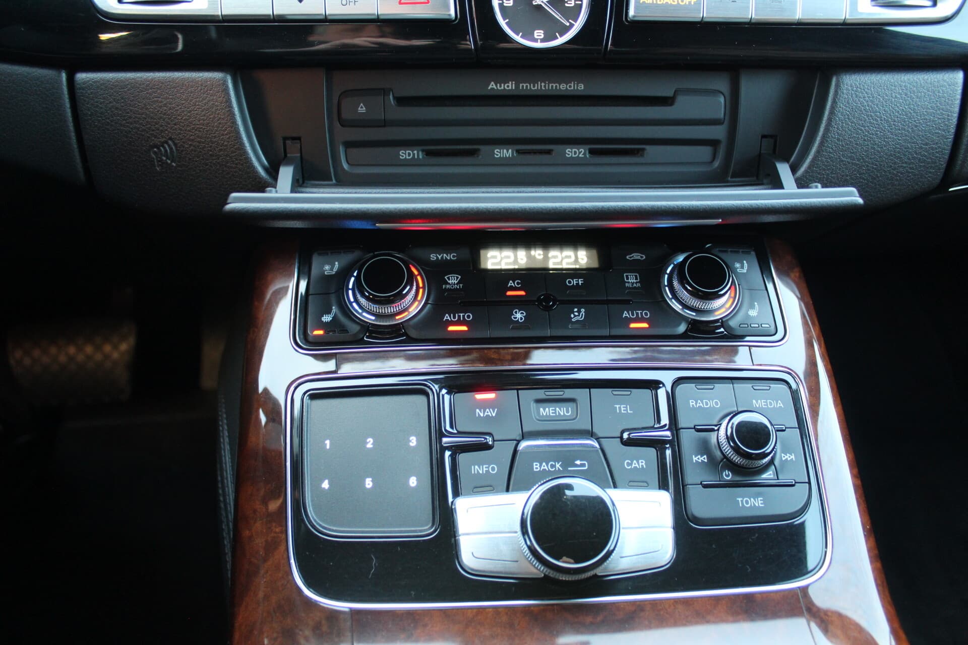 Audi A8 (2012) — 14/21