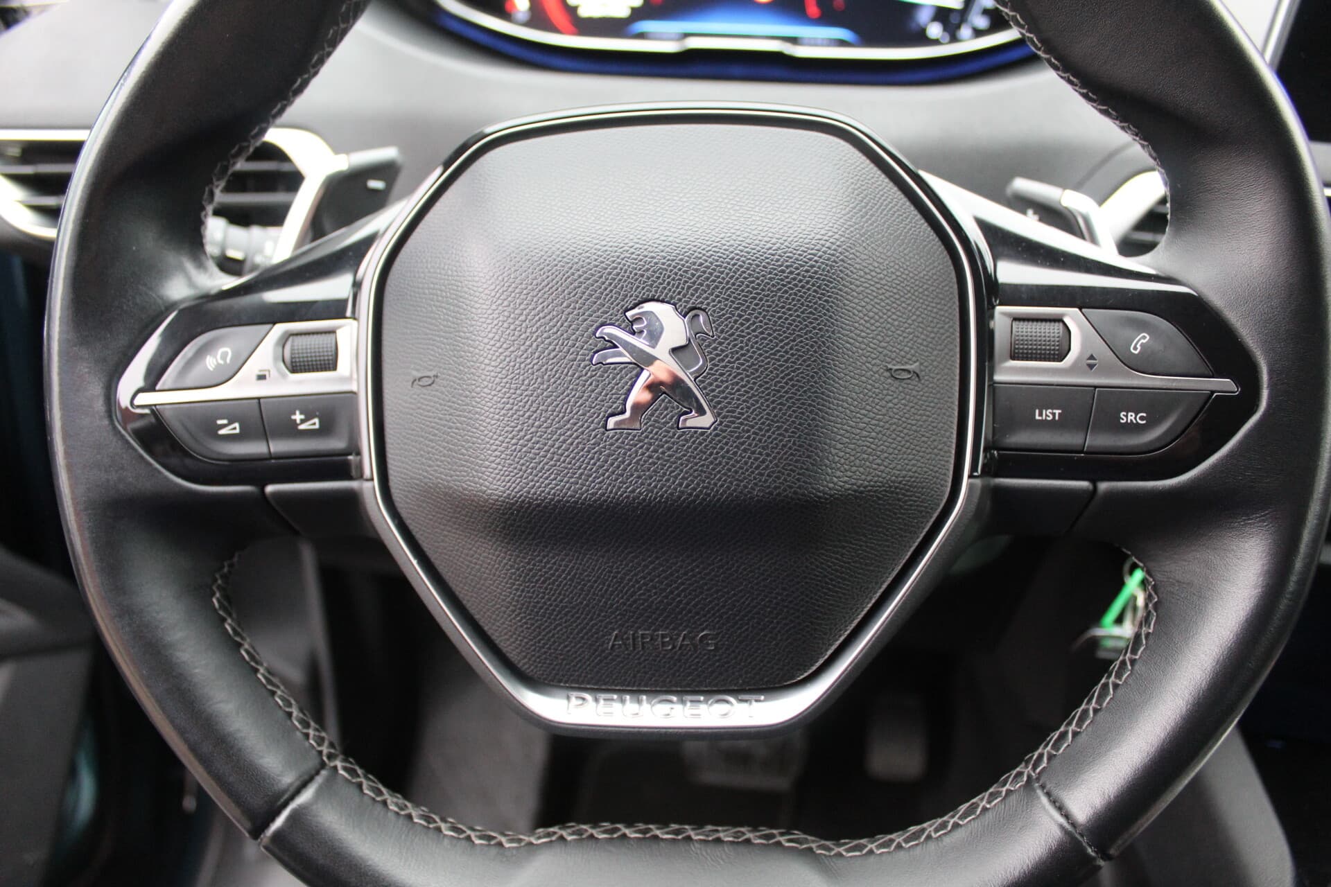 Peugeot 5008 (2018) — 14/16