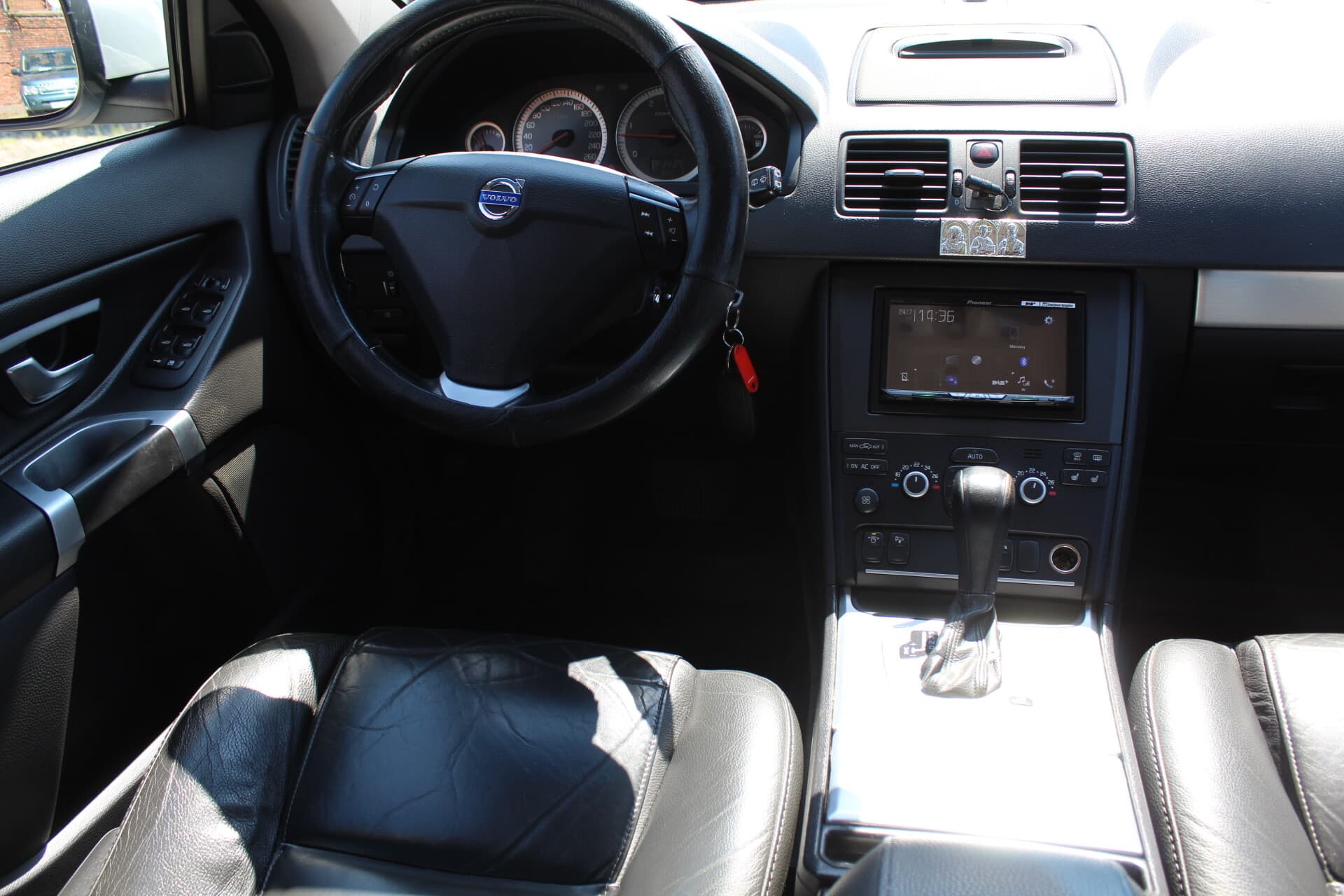 Volvo XC 90 (2013) — 10/16