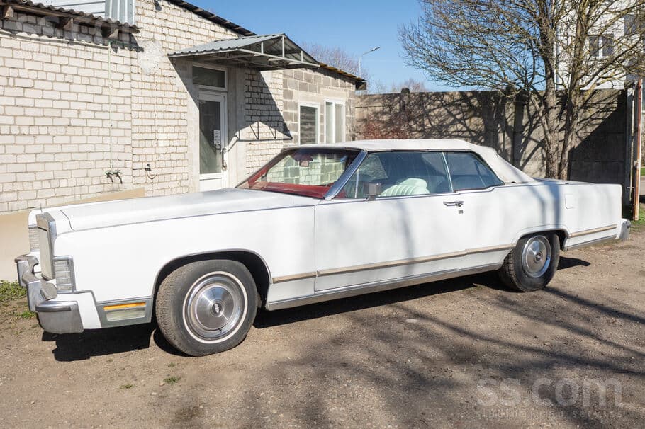 Lincoln Town Car (1979) — 1/16